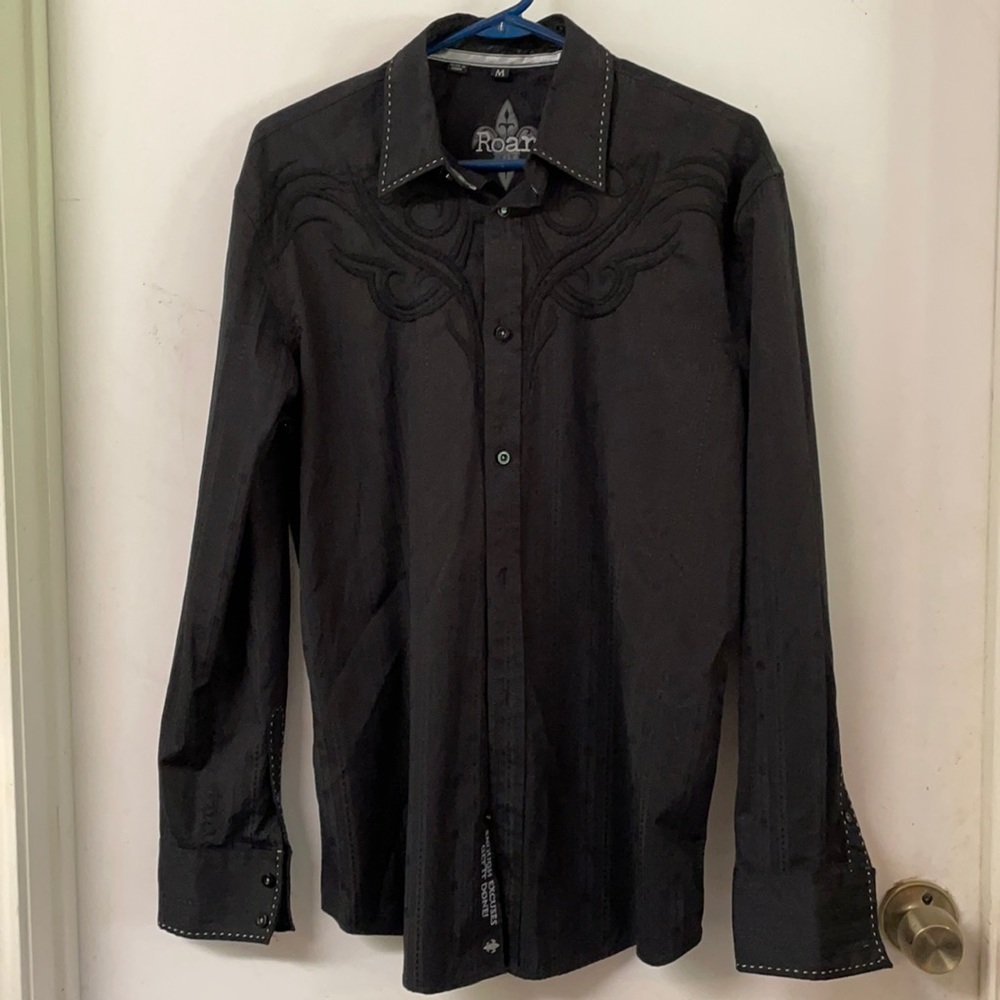 Roar Men’s Buttoned Down Shirt Size Medium